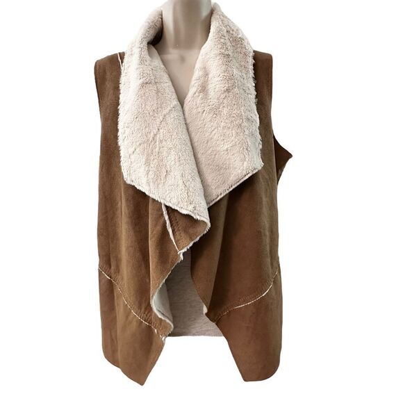 Me Jane ~ Faux Suede and fur lined vest ~ two side pockets - Picture 2 of 12